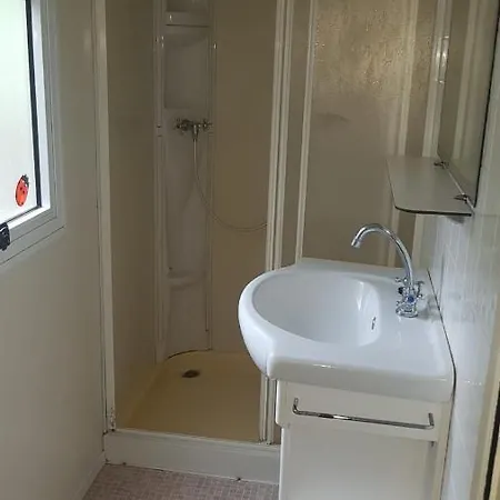 Sunvillage Camp- Mobilhazak Alsooersoen مكان تخييم Alsóörs