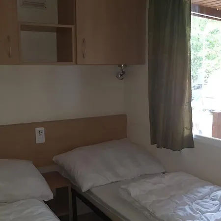 Sunvillage Camp- Mobilhazak Alsooersoen مكان تخييم