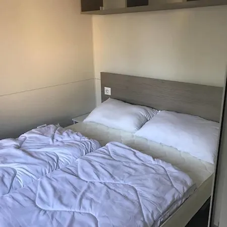 Sunvillage Camp- Mobilhazak Alsooersoen مكان تخييم