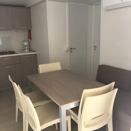 مكان تخييم Sunvillage Camp- Mobilhazak Alsooersoen *