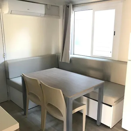 مكان تخييم Sunvillage Camp- Mobilhazak Alsooersoen