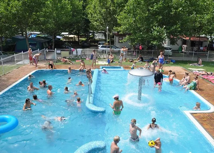 אתר קמפינג Sunvillage Camp- Mobilhazak Alsooersoen *