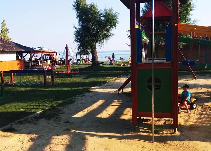 Sunvillage Camp- Mobilházak Alsóörsön Parque de Campismo Alsóörs