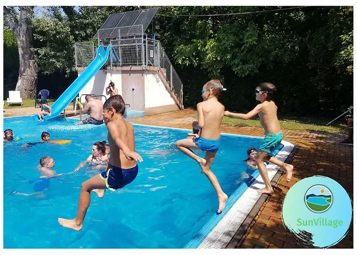 Sunvillage Camp- Mobilházak Alsóörsön Parque de Campismo *